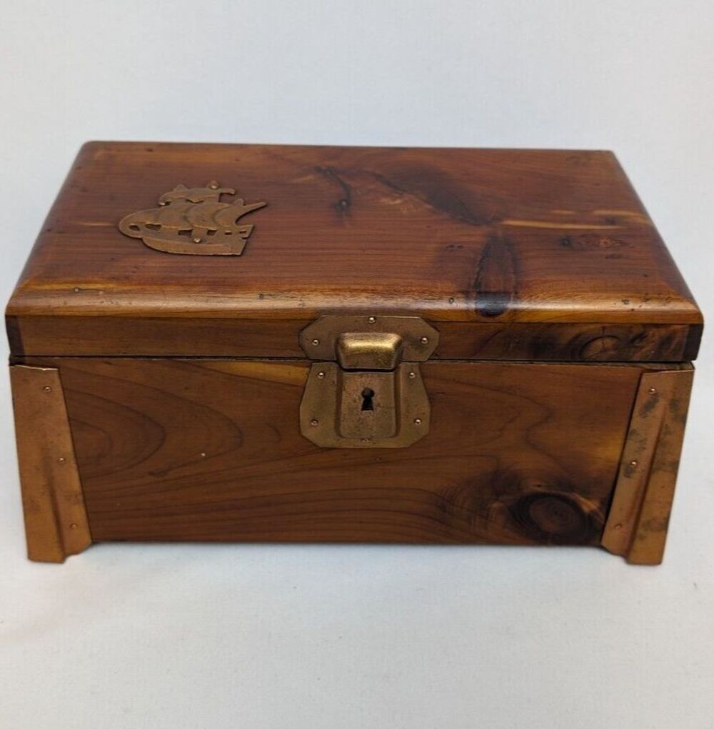 Cedar Chest STURDI Hamilton Mfg Co Indianapolis Patented 1924 Approx 9"x5"x4"